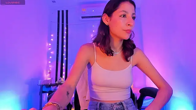 Snapshot of Gorgeous_Team chatting on February 26, 7:35 pm Gorgeous Team online show from February 26, 7:35 pm