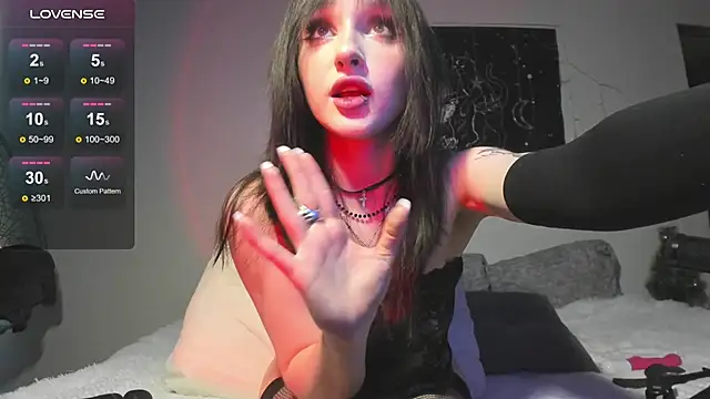 JuliaVangg 19 online show from April 14, 2:28 am