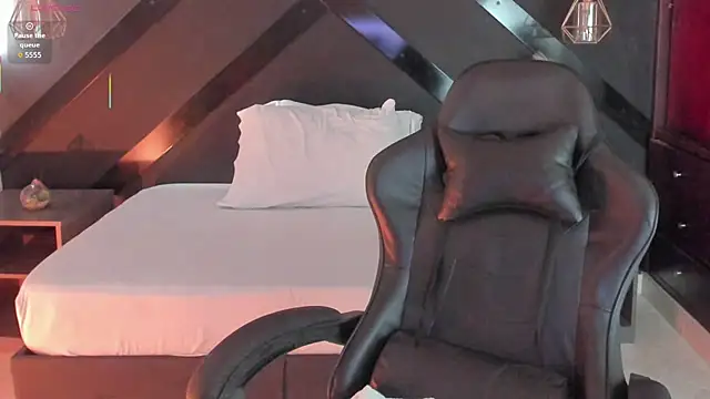 dark gotica online show from February 4, 7:09 pm