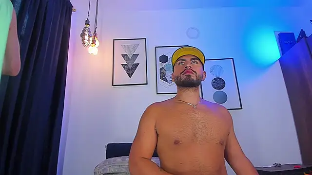 Snapshot of Juan_Castano chatting on February 5, 4:36 pm Juan Castano online show from February 5, 4:36 pm