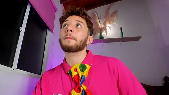 Snapshot of Juan_Castano chatting on October 31, 9:32 am Juan Castano online show from October 31, 9:32 am