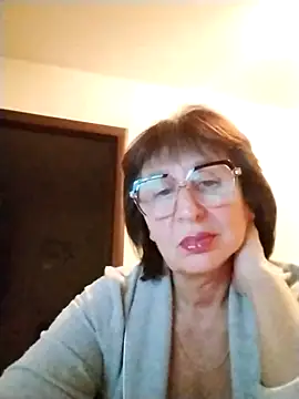 AlbinaXPretty online show from October 25, 7:30 pm