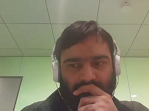 Snapshot of JohnBond009 chatting on May 20, 9:59 am JohnBond009 online show from May 20, 9:59 am