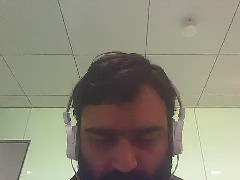 Snapshot of JohnBond009 chatting on May 22, 8:10 am JohnBond009 online show from May 22, 8:10 am