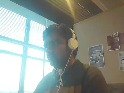 Snapshot of JohnBond009 chatting on May 28, 7:11 pm JohnBond009 online show from May 28, 7:11 pm
