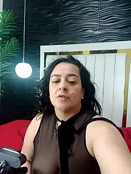 Snapshot of lucia_vonne_ chatting on January 14, 2:11 pm lucia vonne online show from January 14, 2:11 pm