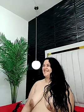 Snapshot of lucia_vonne_ chatting on February 7, 5:07 pm lucia vonne online show from February 7, 5:07 pm