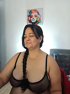 Snapshot of lucia_vonne_ chatting on June 28, 9:32 pm lucia vonne online show from June 28, 9:32 pm