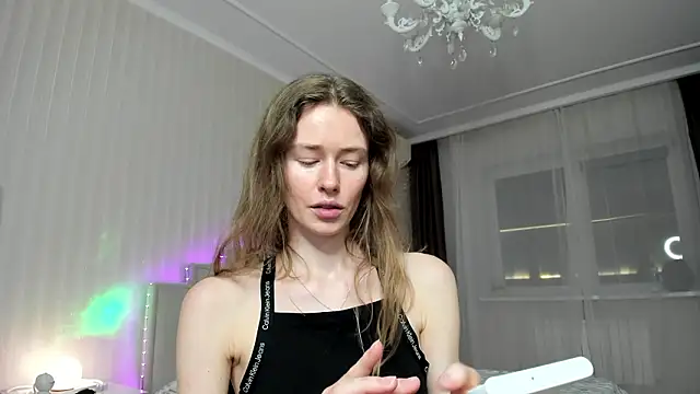 ooksiiii online show from February 19, 9:00 pm