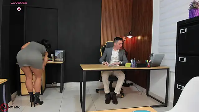 Snapshot of Office_Naughty_Girl chatting on December 5, 7:49 pm Office Naughty Girl online show from December 5, 7:49 pm