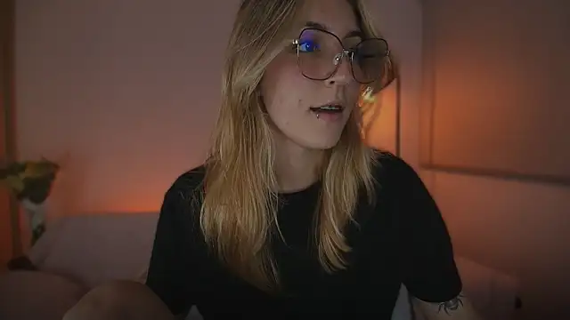 Snapshot of Dakotaa_ chatting on September 21, 4:14 am Dakotaa online show from September 21, 4:14 am
