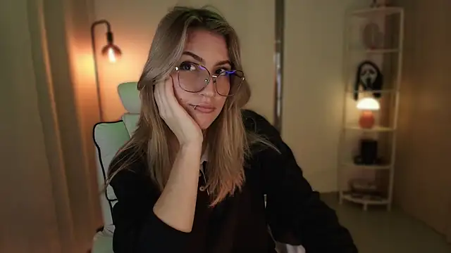 Dakotaa  online show from December 1, 4:06 am