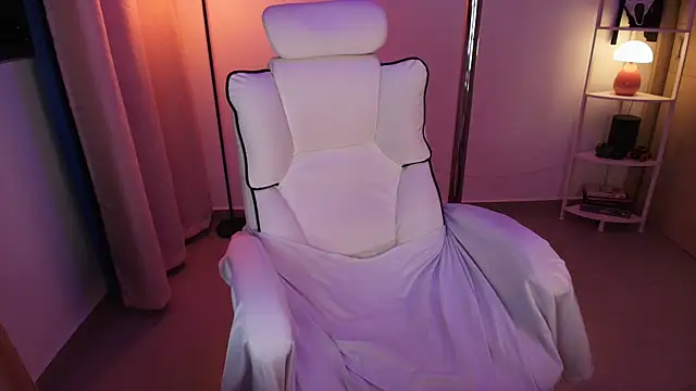 Dakotaa  online show from December 14, 3:01 am