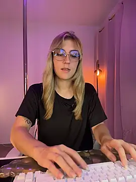 Dakotaa  online show from March 25, 1:11 am