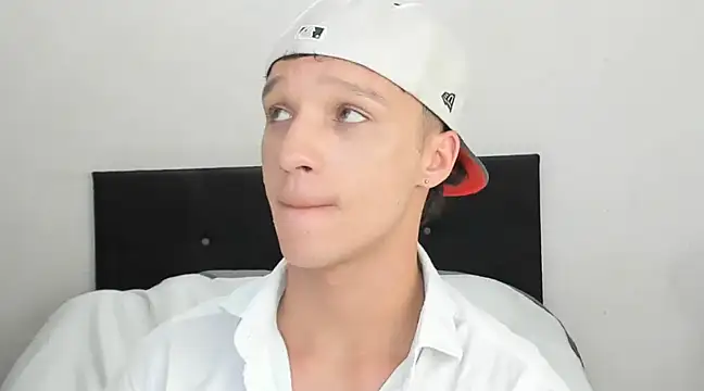 Snapshot of angelcortes chatting on December 24, 2:01 pm angelcortes online show from December 24, 2:01 pm