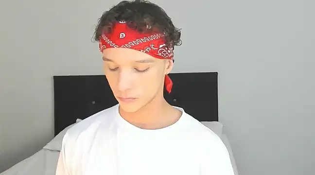 Snapshot of angelcortes chatting on March 3, 9:37 pm angelcortes online show from March 3, 9:37 pm