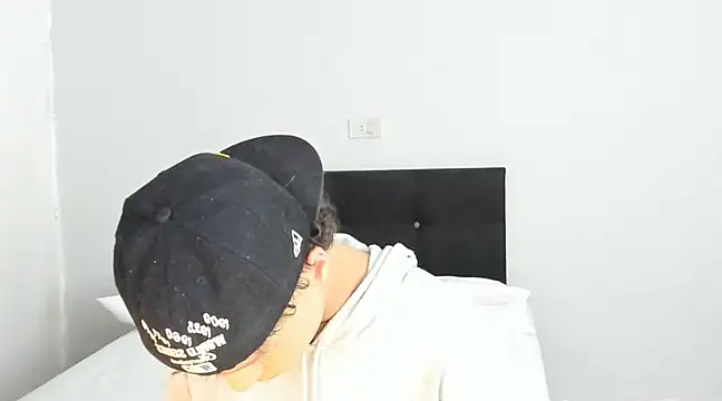 Snapshot of angelcortes chatting on March 4, 11:22 pm angelcortes online show from March 4, 11:22 pm