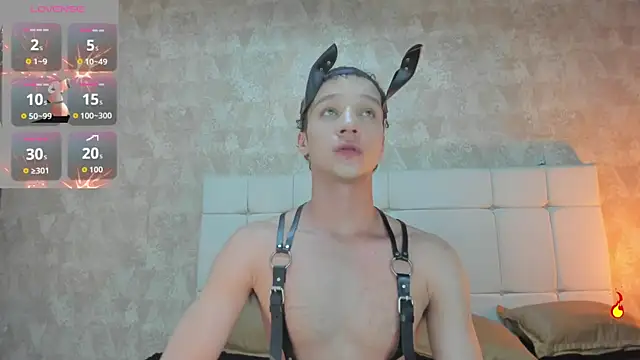 angelcortes online show from December 15, 1:21 am