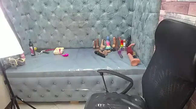 HornySkinny26 online show from March 11, 7:15 am