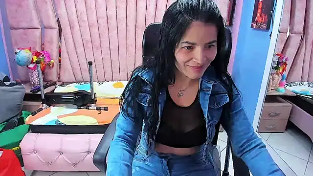 HornySkinny26 online show from February 10, 5:33 am