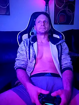 Snapshot of Funwithbrad1 chatting on December 20, 8:17 am Funwithbrad1 online show from December 20, 8:17 am