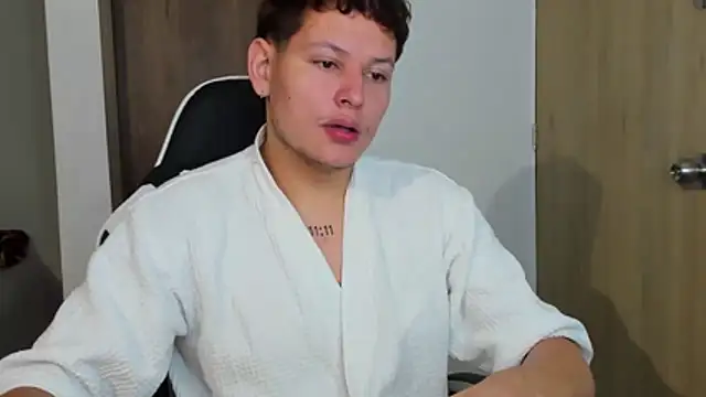 Snapshot of DanteXtreme chatting on November 27, 9:33 am DanteXtreme online show from November 27, 9:33 am