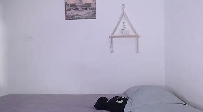 yungelitamor  online show from February 6, 5:03 am