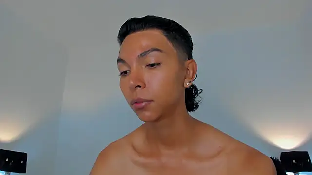 xhenisa  online show from April 29, 5:30 pm