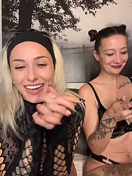 Snapshot of petrouchkaaa_ chatting on February 13, 8:45 pm petrouchkaaa online show from February 13, 8:45 pm