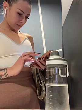 Snapshot of petrouchkaaa_ chatting on March 17, 9:22 am petrouchkaaa online show from March 17, 9:22 am