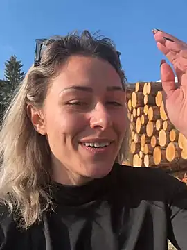 Snapshot of petrouchkaaa_ chatting on March 4, 2:45 pm petrouchkaaa online show from March 4, 2:45 pm