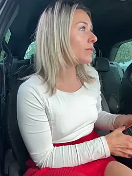 Snapshot of petrouchkaaa_ chatting on March 11, 12:11 pm petrouchkaaa online show from March 11, 12:11 pm