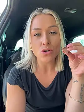 Snapshot of petrouchkaaa_ chatting on March 24, 9:47 am petrouchkaaa online show from March 24, 9:47 am