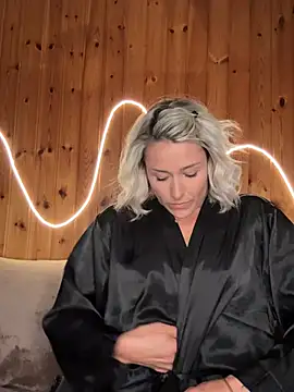 Snapshot of petrouchkaaa_ chatting on April 13, 7:52 pm petrouchkaaa online show from April 13, 7:52 pm