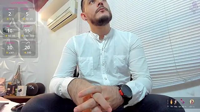 jeanpiere  online show from October 31, 9:05 pm