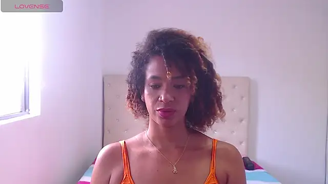 melisacruzz online show from December 11, 7:25 pm