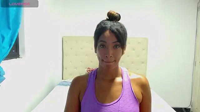 melisacruzz online show from January 4, 1:52 am