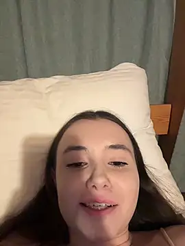 Snapshot of iamsofiedvige chatting on February 27, 5:02 pm iamsofiedvige online show from February 27, 5:02 pm