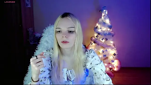 Emily Nyaffee online show from December 30, 10:12 pm