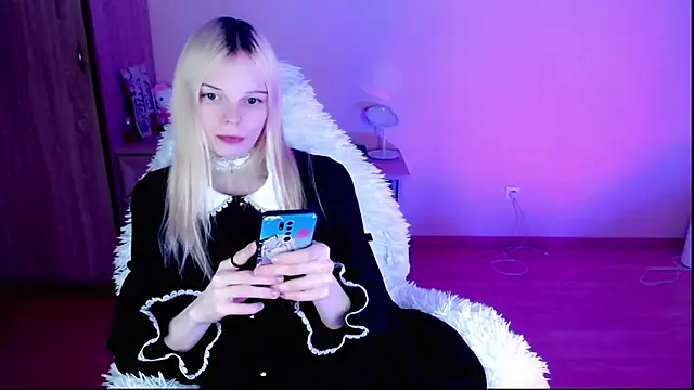 Emily Nyaffee online show from January 28, 1:08 am