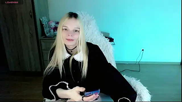 Emily Nyaffee online show from February 9, 11:36 pm