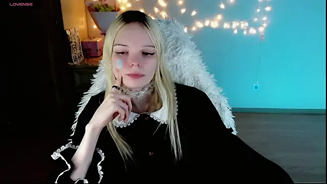 Emily Nyaffee online show from February 25, 1:41 am