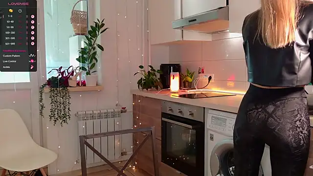 Snapshot of MissLovex chatting on February 12, 8:42 am MissLovex online show from February 12, 8:42 am