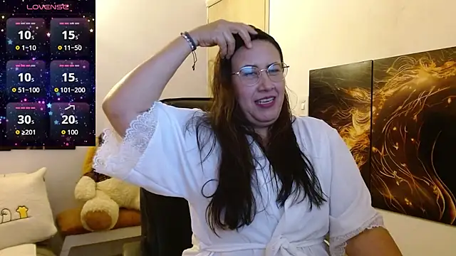 Snapshot of amalia_brunette chatting on November 26, 1:17 am amalia brunette online show from November 26, 1:17 am