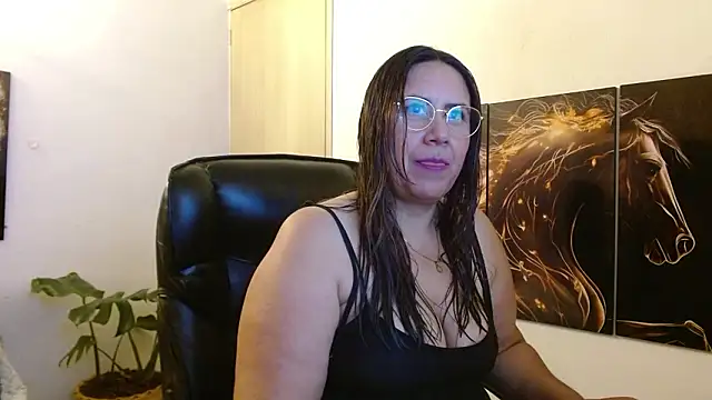 amalia brunette online show from March 18, 7:33 am