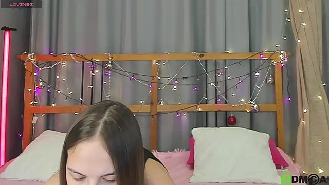 Snapshot of little_radiant_sun chatting on January 29, 2:21 pm little radiant sun online show from January 29, 2:21 pm
