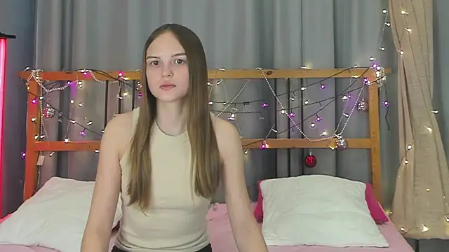 Snapshot of little_radiant_sun chatting on February 1, 12:37 pm little radiant sun online show from February 1, 12:37 pm