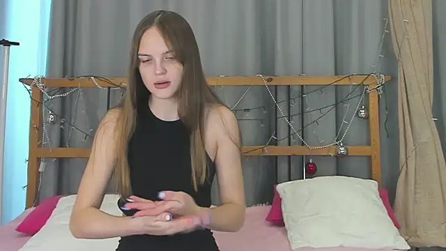 Snapshot of little_radiant_sun chatting on February 7, 9:37 am little radiant sun online show from February 7, 9:37 am