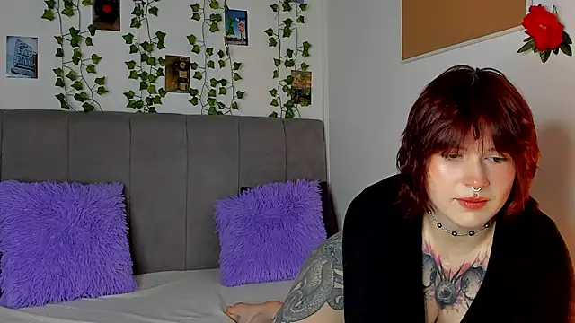 Snapshot of miss_Lizzy chatting on February 5, 1:21 am miss Lizzy online show from February 5, 1:21 am