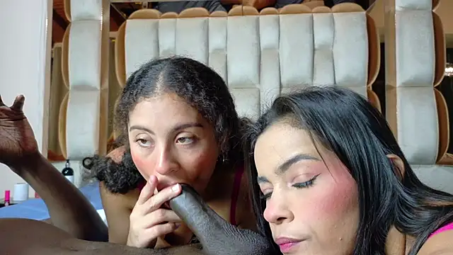 Snapshot of candymia68 chatting on April 8, 2:28 pm candymia68 online show from April 8, 2:28 pm